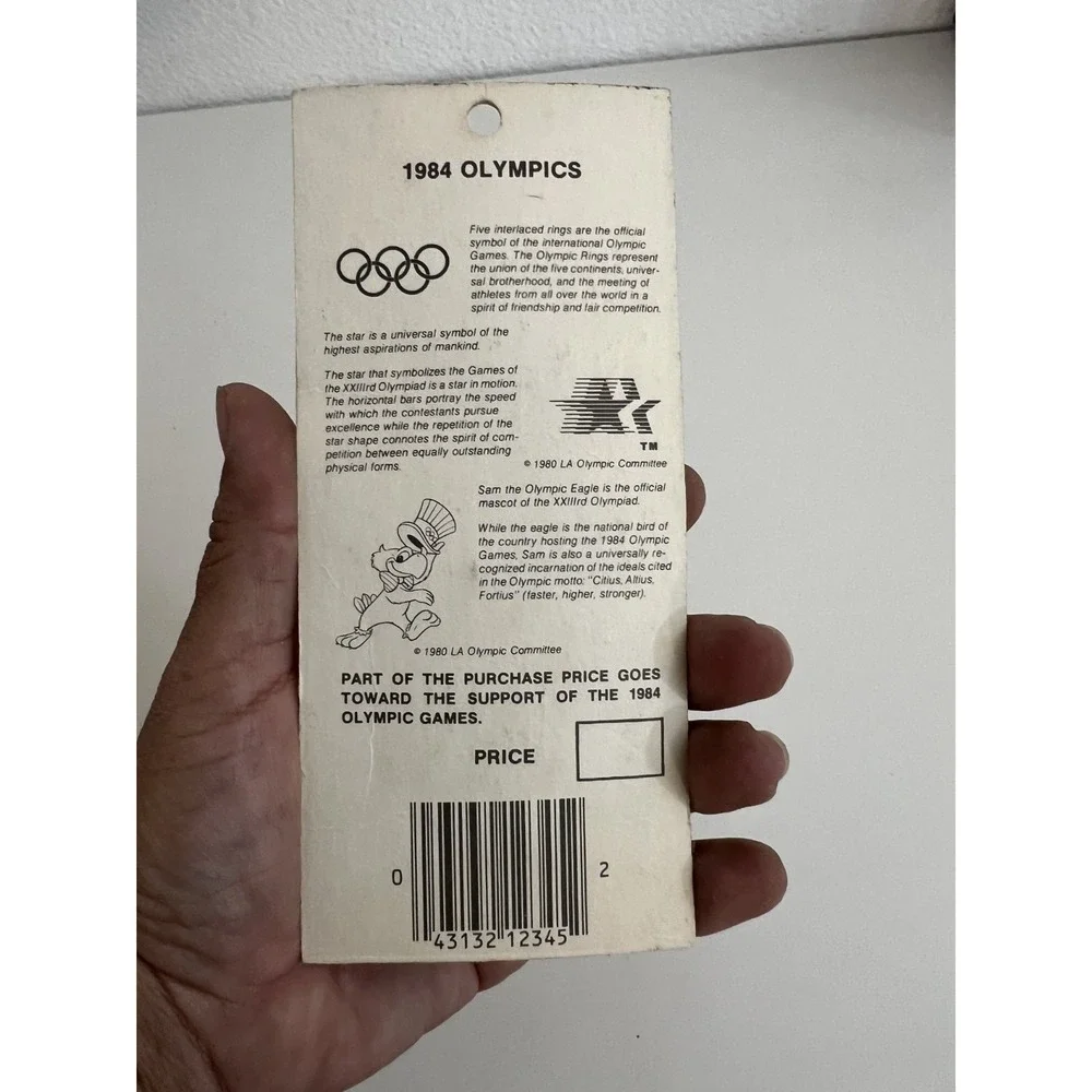 Lot New! Vintage 1984 OLYMPIC GAMES LOS ANGELES Keychains and Buttons (Set of 4)